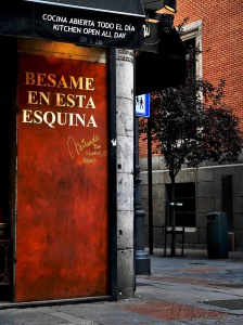 Bésame en esta esquina